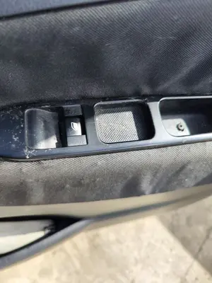 Foto de MANDO ELEVALUNAS DELANTERO DERECHO PEUGEOT 207 1.6 16V HDi (90 CV / 66 KW)