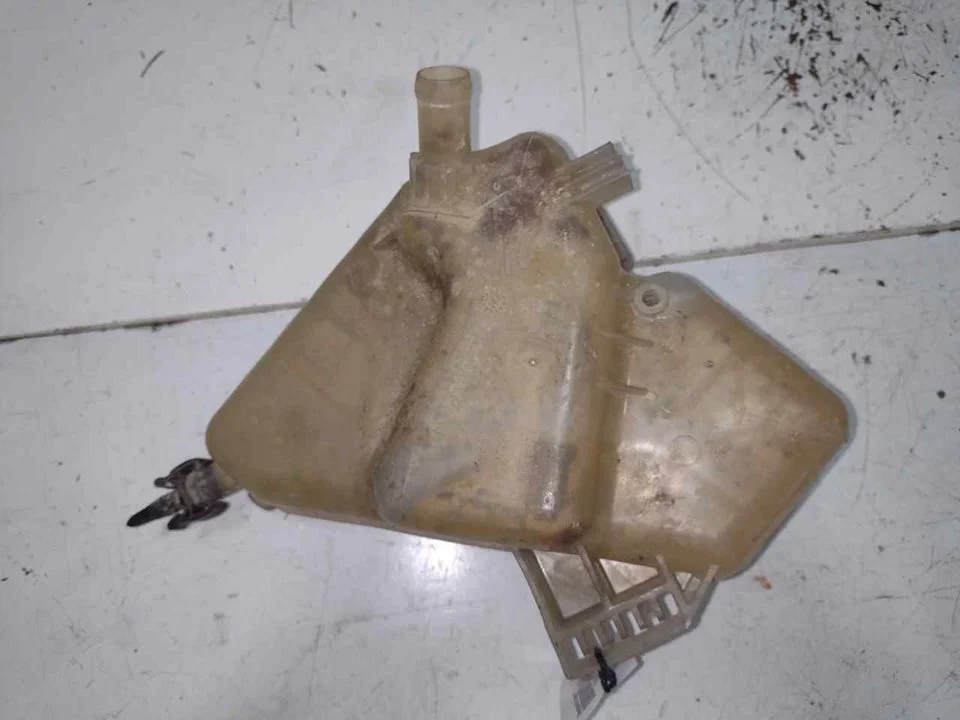 Foto de DEPOSITO EXPANSION FORD FIESTA (CB1) 1.4 TDCi CAT (68 CV / 50 KW) referencia 8V218K218