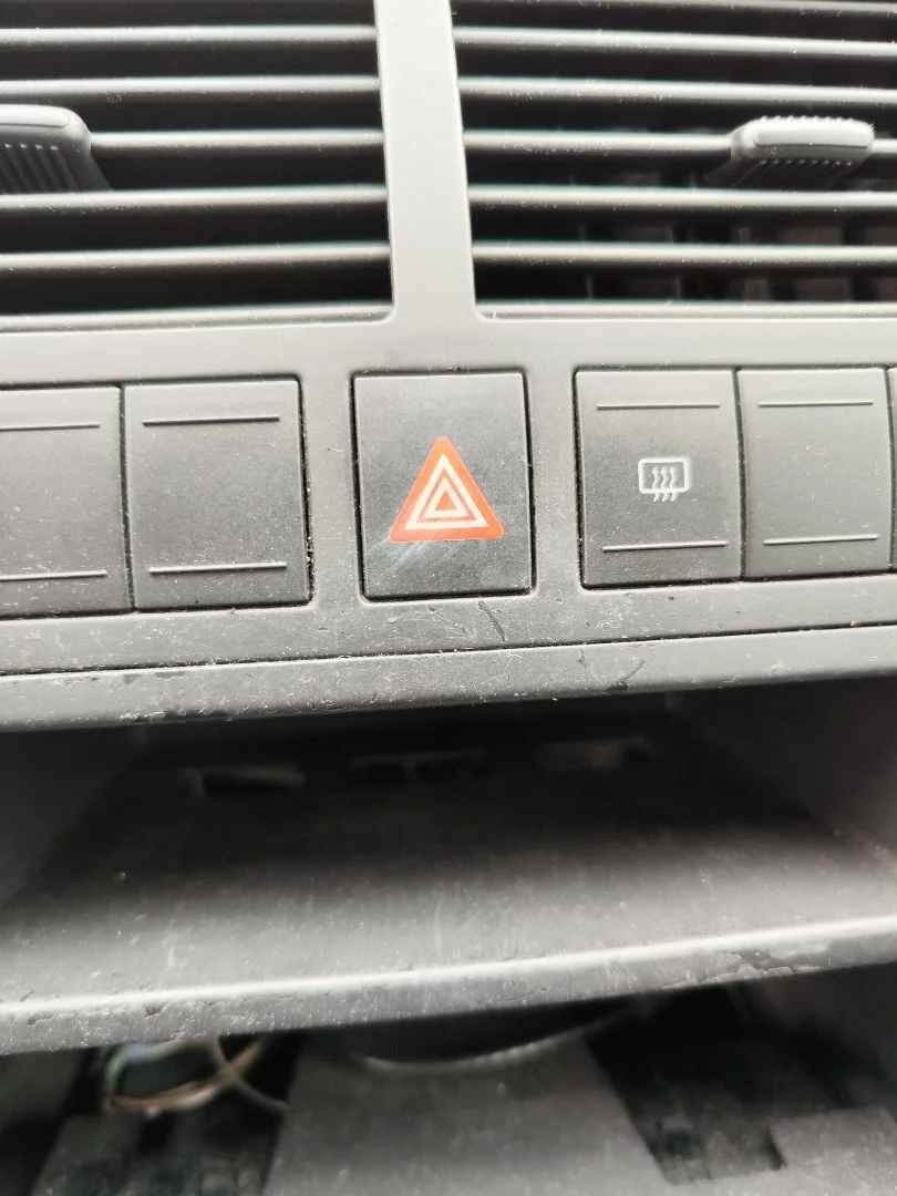 Foto de WARNING VOLKSWAGEN POLO IV (9N1) 1.4 16V (75 CV / 55 KW)