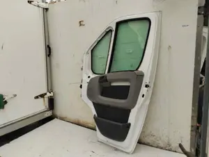 Foto de PUERTA DELANTERA DERECHA PEUGEOT BOXER (333/335) FURGÓN TECHO ELEVADO BAT.4035MM 3.0 HDI FAP CAT (146 CV / 107 KW) foto 11