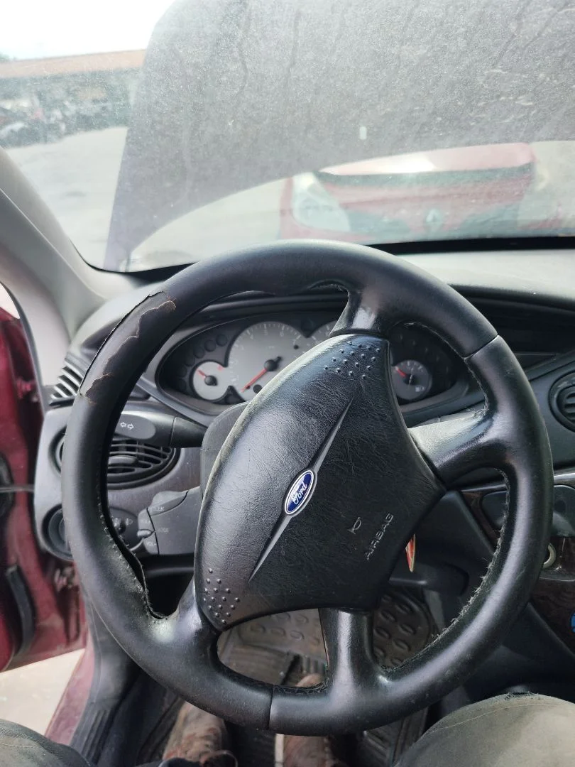 Foto de VOLANTE FORD FOCUS BERLINA (CAK) 1.6 16V CAT (101 CV / 74 KW)