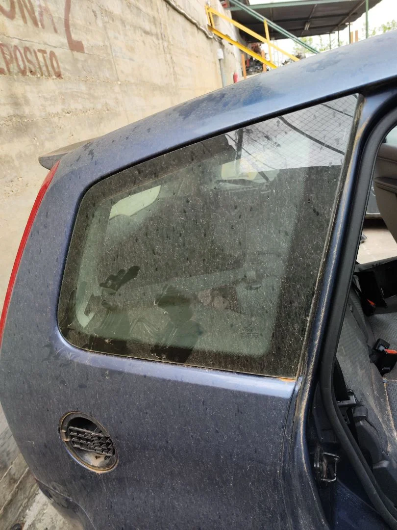 Foto de LUNA CUSTODIA TRASERA DERECHA FORD FOCUS C-MAX (CAP)(2003) 1.6 TDCi CAT (109 CV / 80 KW)
