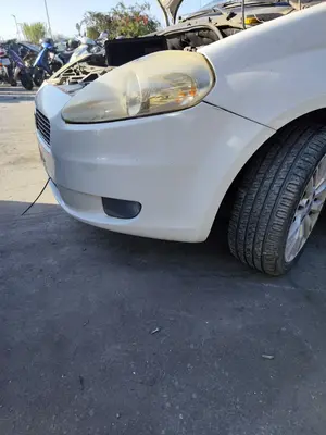 Foto de PARAGOLPES DELANTERO FIAT GRANDE PUNTO (199) 1.4 (95 CV / 70 KW) foto 4