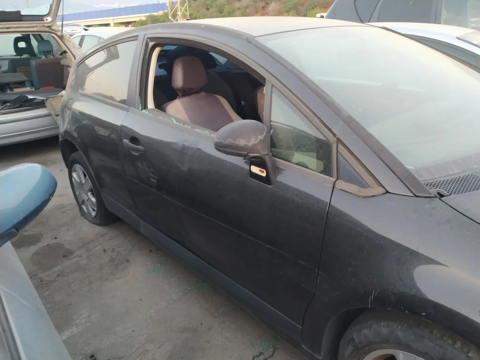 Foto de PUERTA DELANTERA DERECHA CITROEN C4 COUPE 1.6 HDi CAT (9HY / DV6TED4) (109 CV / 80 KW) referencia 9004W5