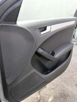 Foto de GUARNECIDO PUERTA DELANTERA DERECHA AUDI A4 BERLINA (8K2) 2.0 16V TDI (143 CV / 105 KW) foto 2