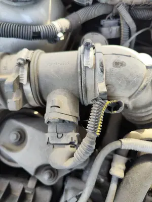 Foto de CAUDALIMETRO OPEL VECTRA B BERLINA 2.0 DTI (101 CV / 74 KW) referencia 93171356