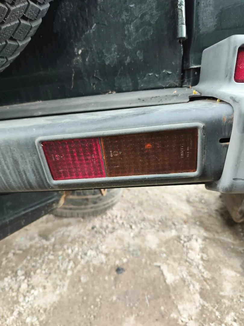 Foto de PILOTO TRASERO DERECHO INTERIOR LAND ROVER DISCOVERY (LT) 4.0 V8 CAT (185 CV / 136 KW)