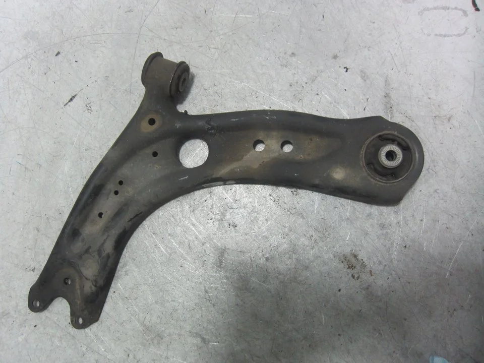Foto de BRAZO SUSPENSION INFERIOR DELANTERO IZQUIERDO VOLKSWAGEN GOLF VII BERLINA (BQ1/BE2) 1.6 TDI (116 CV / 85 KW) referencia 5Q0407151R