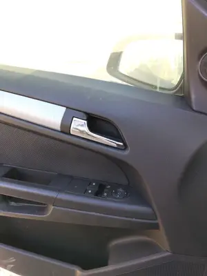Foto de MANETA INTERIOR DELANTERA IZQUIERDA OPEL ASTRA H BERLINA