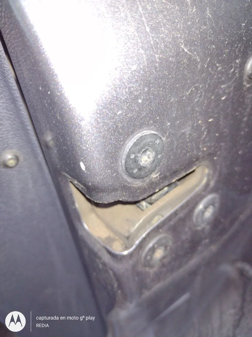Foto de CERRADURA PUERTA DELANTERA DERECHA RENAULT CLIO III 1.2 16V (75 CV / 55 KW)