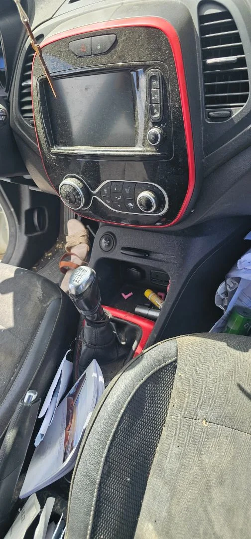 Foto de CONSOLA CENTRAL RENAULT CAPTUR I 1.5 dCi Diesel FAP (110 CV / 81 KW)