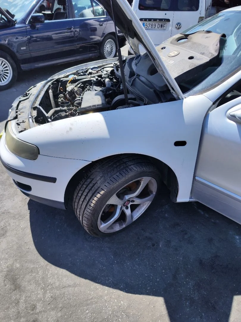 Foto de ALETA DELANTERA IZQUIERDA SEAT LEON (1M1) 1.9 TDI (90 CV / 66 KW)