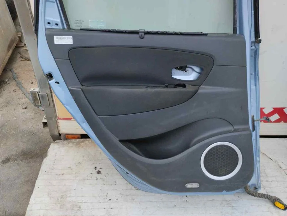 Foto de GUARNECIDO PUERTA TRASERA IZQUIERDA RENAULT SCENIC III (JZ) 1.5 dCi Diesel (106 CV / 78 KW)