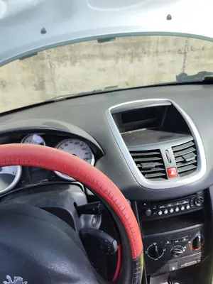 Foto de SALPICADERO PEUGEOT 207 SW 1.4 16V VTi (95 CV / 70 KW) referencia 8211XS foto 8