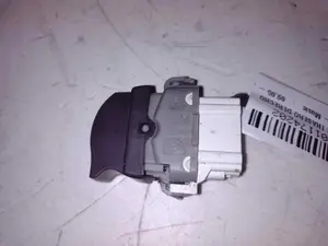Foto de MANDO ELEVALUNAS TRASERO DERECHO RENAULT SCENIC II (JM) 1.9 dCi Diesel (131 CV / 96 KW) referencia 2808203 foto 2
