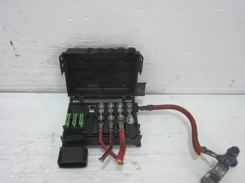 Foto de CAJA RELES / FUSIBLES VOLKSWAGEN GOLF IV BERLINA (1J1)(10.1997) 1.6 16V (105 CV / 77 KW) referencia 1J0937550