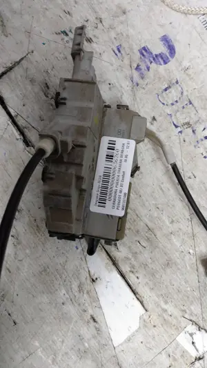Foto de CERRADURA PUERTA TRASERA DERECHA PEUGEOT 407 2.0 16V CAT (RFJ / EW10A) (140 CV / 103 KW) referencia 9681337480 foto 1