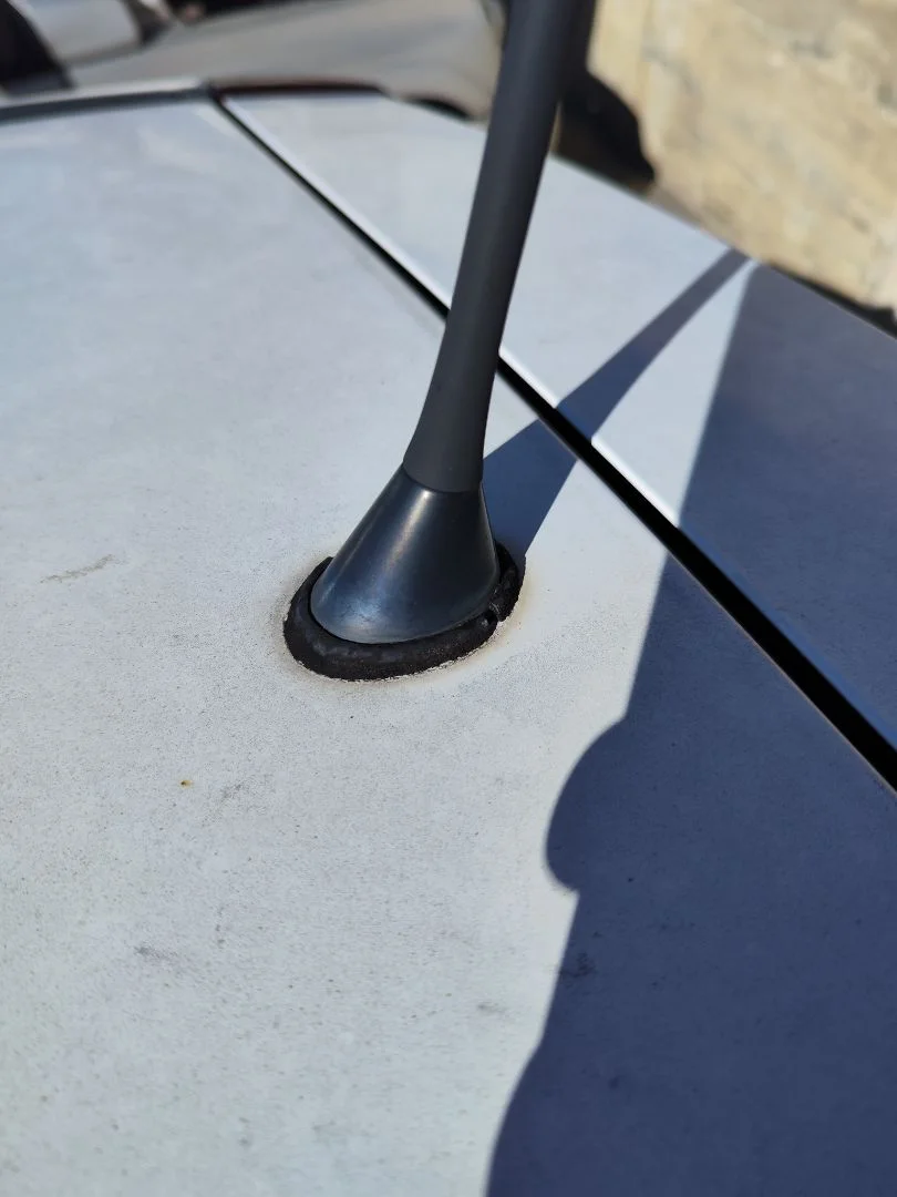 Foto de BASE DE ANTENA OPEL CORSA C 1.2 16V CAT (Z 12 XE / LW4) (75 CV / 55 KW) referencia 97145351