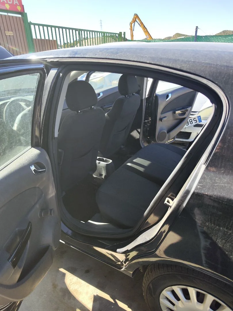 Foto de GOMAS CONTORNO PUERTA OPEL CORSA D 1.2 16V CAT (Z 12 XEP / LB4) (80 CV / 59 KW)