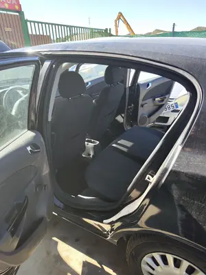 Foto de GOMAS CONTORNO PUERTA OPEL CORSA D 1.2 16V CAT (Z 12 XEP / LB4) (80 CV / 59 KW)