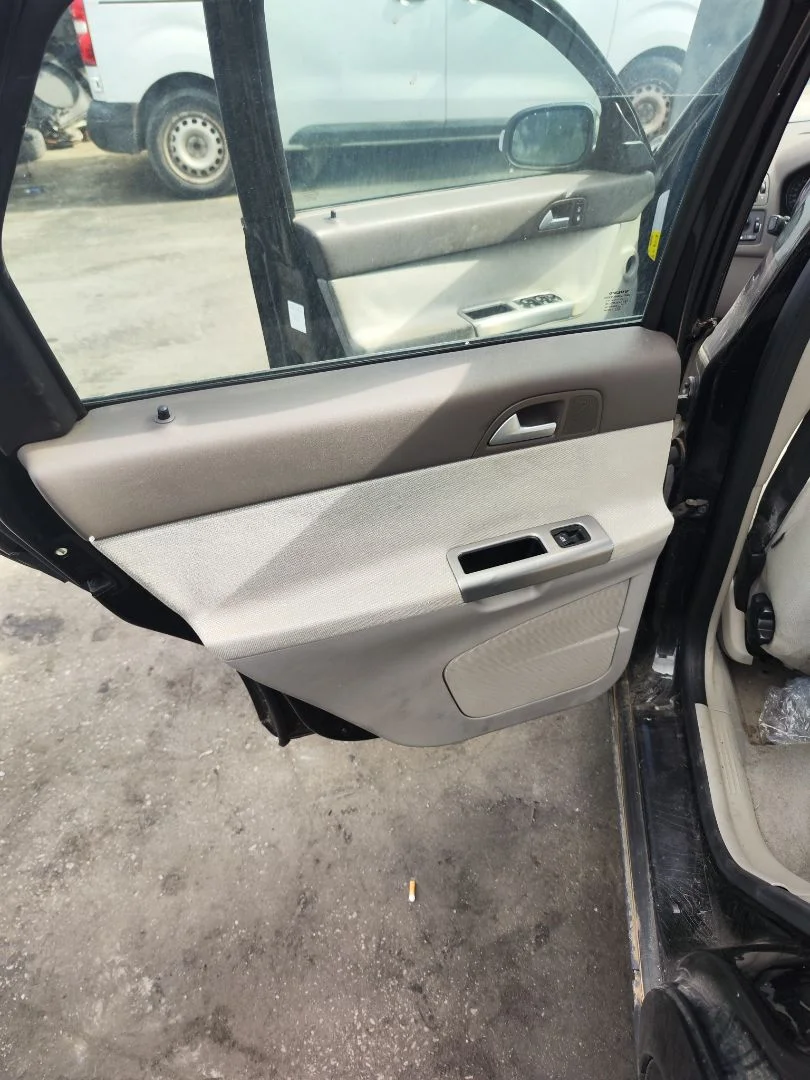 Foto de GUARNECIDO PUERTA TRASERA IZQUIERDA VOLVO V50 FAMILIAR 2.0 Diesel CAT (136 CV / 100 KW) referencia 39812926