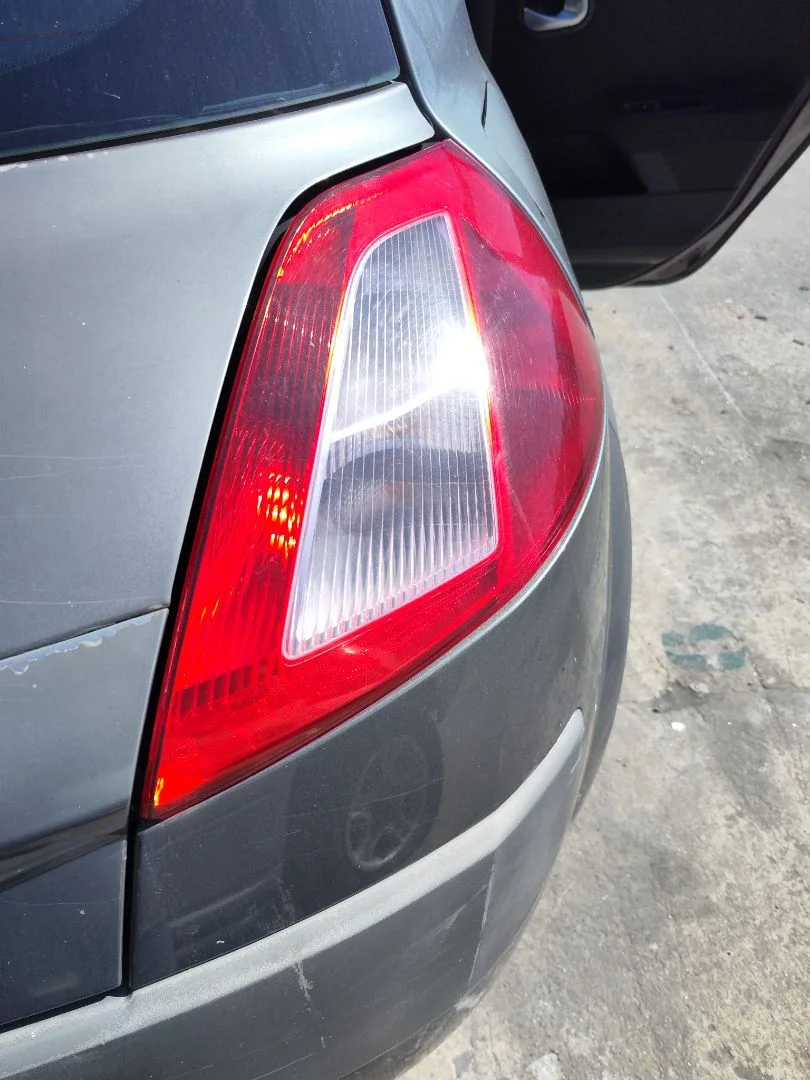 Foto de PILOTO TRASERO DERECHO RENAULT MEGANE II BERLINA 3P 1.9 dCi Diesel (120 CV / 88 KW) referencia 8200073237