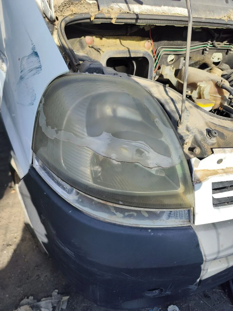 Foto de FARO DERECHO NISSAN INTERSTAR (X70) 2.5 dCi Diesel CAT (114 CV / 84 KW)