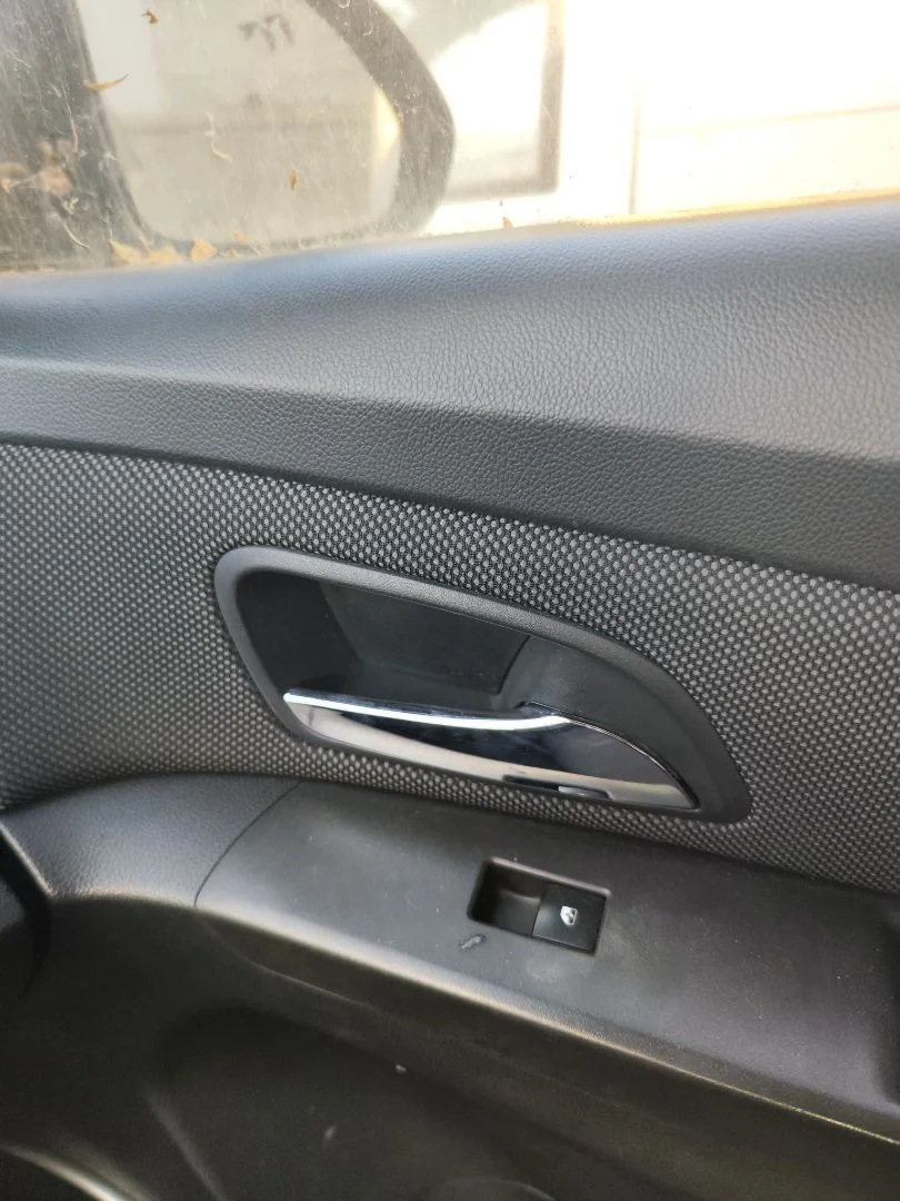 Foto de MANETA INTERIOR DELANTERA DERECHA CHEVROLET CRUZE 2.0 Diesel CAT (163 CV / 120 KW) referencia 95022965