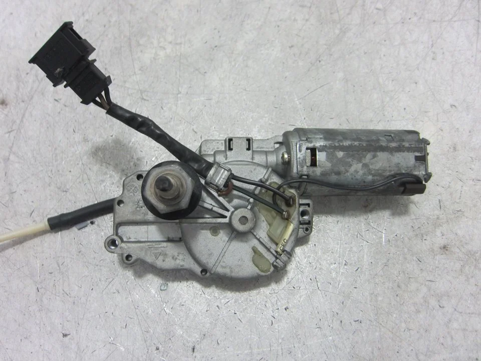 Foto de MOTOR LIMPIA DELANTERO VOLKSWAGEN GOLF III (1H1)(11.1991) 1.9 TDI (90 CV / 66 KW)