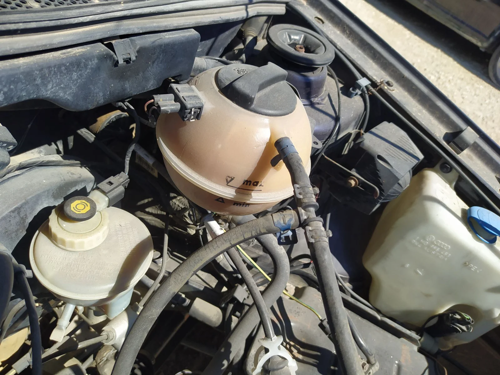 Foto de DEPOSITO EXPANSION VOLKSWAGEN GOLF III (1H1)(11.1991) 1.6 (75 CV / 55 KW) referencia 1H0121407A