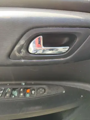 Foto de MANETA INTERIOR DELANTERA IZQUIERDA CITROEN C4 BERLINA 1.6 16V HDi (90 CV / 66 KW)