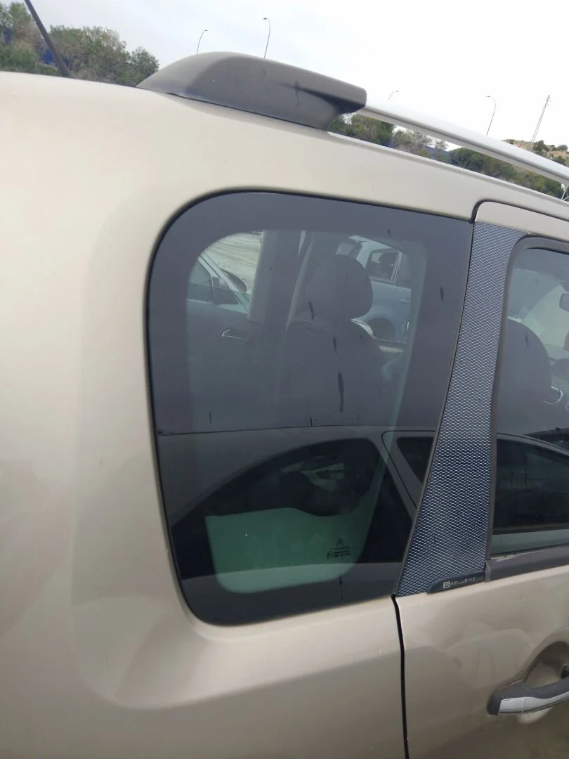 Foto de LUNA CUSTODIA TRASERA DERECHA CITROEN C3 PICASSO 1.6 16V (120 CV / 88 KW)