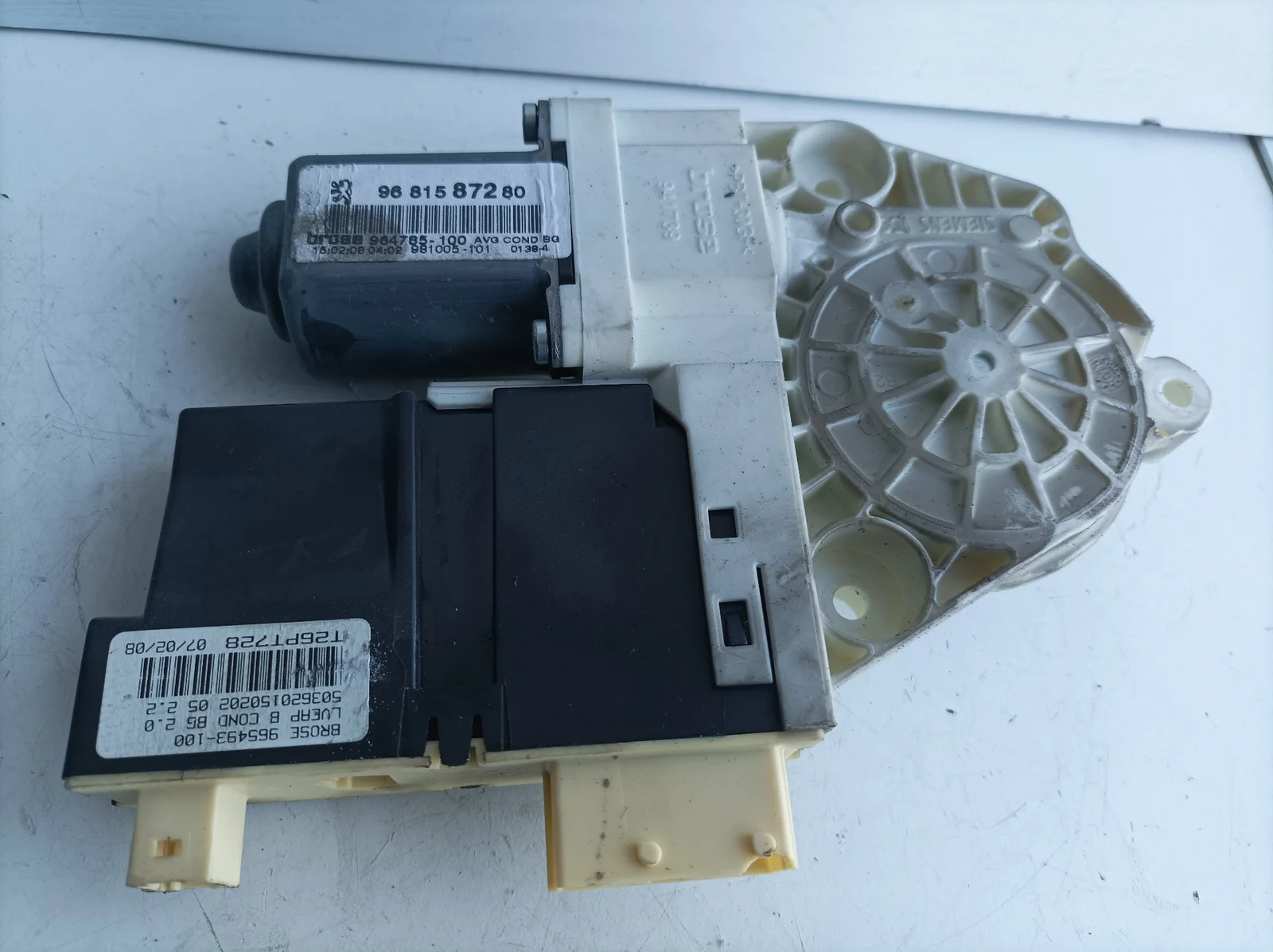 Foto de MOTOR ELEVALUNAS DELANTERO IZQUIERDO PEUGEOT 307 BERLINA (S2) referencia 9681587280