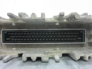 Foto de CENTRALITA MOTOR UCE RENAULT MEGANE I CLASSIC (LA0) 1.9 dTi Diesel CAT (98 CV / 72 KW) referencia 7700109622 foto 3