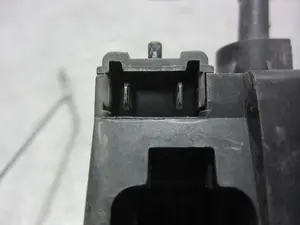Foto de CERRADURA PUERTA DELANTERA DERECHA RENAULT MEGANE I FASE 2 BERLINA (BA0) 1.9 dCi Diesel CAT (102 CV / 75 KW) referencia 7701473172 foto 3