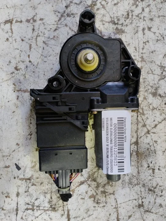 Foto de MOTOR ELEVALUNAS TRASERO IZQUIERDO VOLKSWAGEN GOLF IV BERLINA (1J1)(10.1997) 1.6 (101 CV / 74 KW) referencia 1C0959811