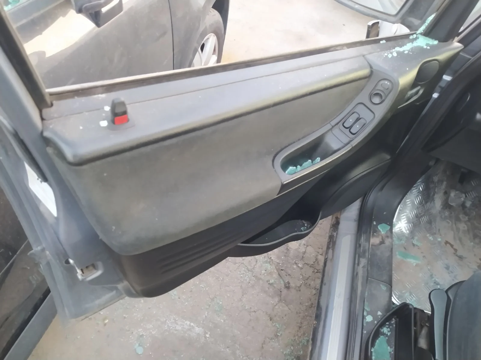 Foto de GUARNECIDO PUERTA DELANTERA IZQUIERDA OPEL ZAFIRA A 2.0 DTI (101 CV / 74 KW) referencia 13141842