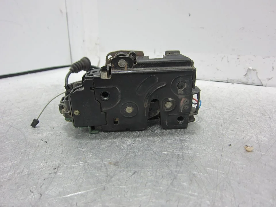 Foto de CERRADURA PUERTA DELANTERA DERECHA SEAT IBIZA (6L1) 1.4 16V (101 CV / 74 KW) referencia 837016BQ