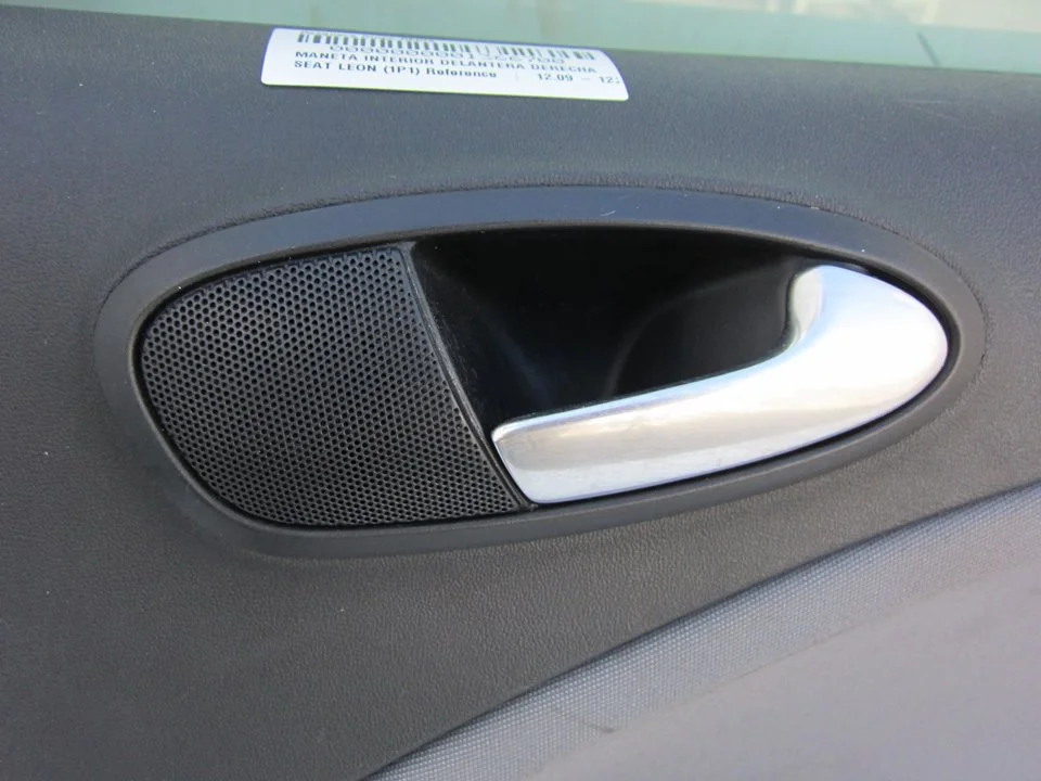 Foto de MANETA INTERIOR DELANTERA DERECHA SEAT LEON (1P1) 1.6 TDI (105 CV / 77 KW)