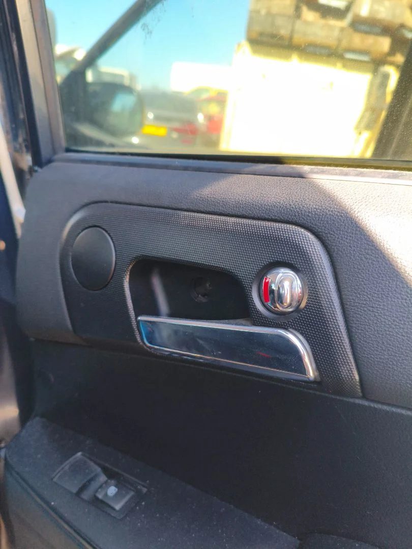 Foto de MANETA INTERIOR TRASERA DERECHA SSANGYONG ACTYON 2.0 TD CAT (141 CV / 104 KW)