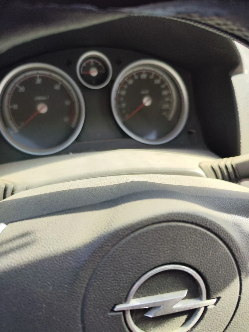 Foto de CUADRO INSTRUMENTOS OPEL ASTRA H GTC 1.7 16V CDTI (101 CV / 74 KW)