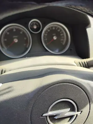 Foto de CUADRO INSTRUMENTOS OPEL ASTRA H GTC 1.7 16V CDTI (101 CV / 74 KW)