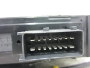 Foto de MOTOR ELEVALUNAS DELANTERO IZQUIERDO PEUGEOT 307 (S1)(04.2001) 2.0 HDi FAP CAT (107 CV / 79 KW) referencia 9634457580 foto 3