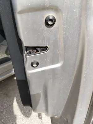 Foto de CERRADURA PUERTA DELANTERA DERECHA SEAT IBIZA (6L1) 1.9 SDI (64 CV / 47 KW) referencia 7E1837016A
