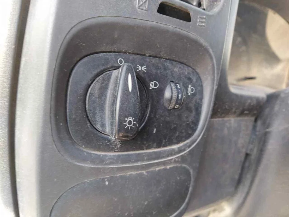 Foto de MANDO LUCES FORD TRANSIT CAJA ABIERTA (FY) 2.4 TDE CAT (120 CV / 88 KW) referencia 4533629