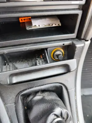 Foto de CENICERO RENAULT LAGUNA (B56) 2.0  (113 CV / 83 KW)