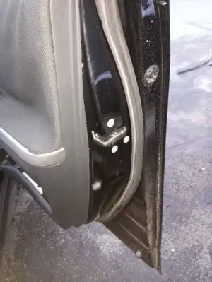 Foto de CERRADURA PUERTA DELANTERA DERECHA TOYOTA COROLLA VERSO (R1) 2.2 Turbodiesel CAT (136 CV / 100 KW)