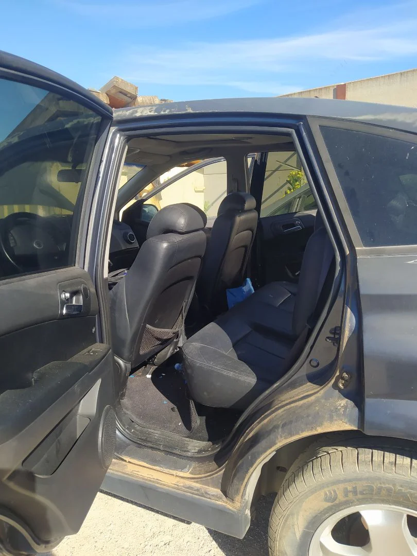 Foto de GOMAS CONTORNO PUERTA SSANGYONG ACTYON 2.0 TD CAT (141 CV / 104 KW)