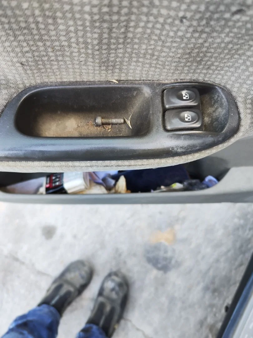 Foto de MANDO ELEVALUNAS DELANTERO IZQUIERDO RENAULT SCENIC I (JA...) 1.9 dCi Diesel CAT (102 CV / 75 KW)