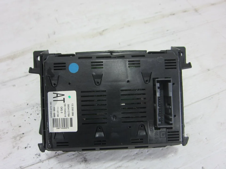 Foto de PANTALLA MULTIFUNCION OPEL ASTRA H GTC 1.9 CDTI (120 CV / 88 KW) referencia 13208089